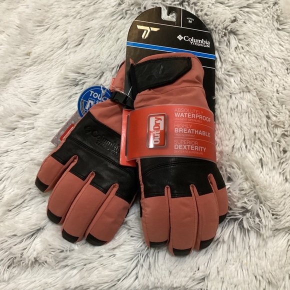 Columbia Accessories - Columbia Titanium Peak Pursuit Winter glove Woman’s size medium NWT